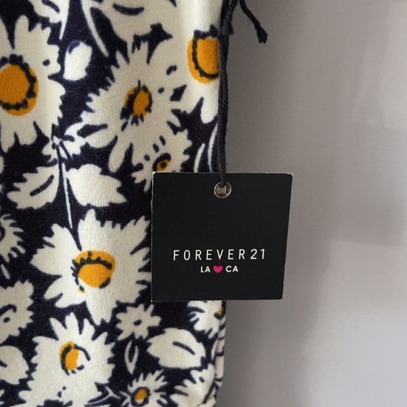 3 for $20 || Cute daisy pattern on navy minidress 95% cotton M - Picture 3 of 6